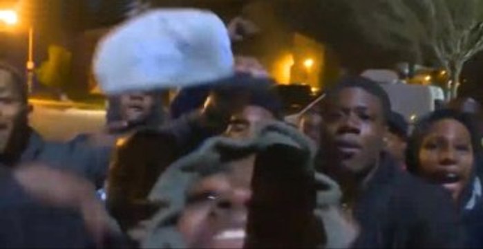 Rus Muhabiri Canlı Yayında Darp Edip, Çantasını Çaldılar