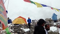 Incroyable avalanche filmée au Népal après un séïsme