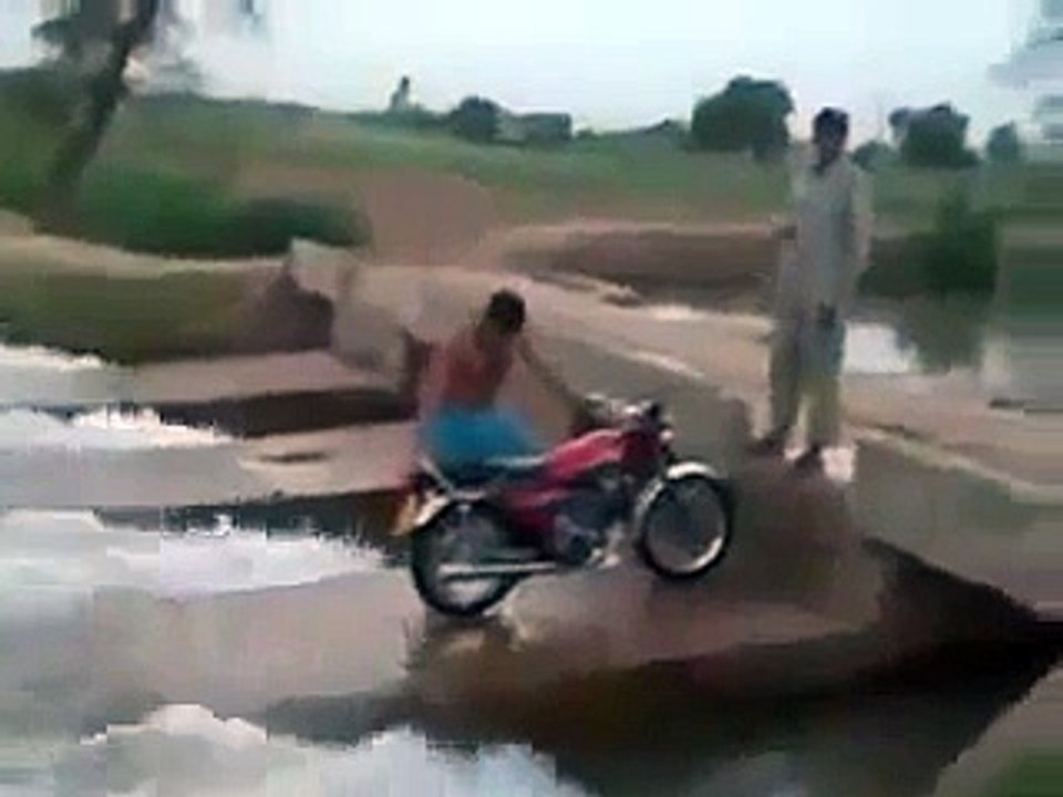 very funny Pakistani bike clips. MUST WATCH THAT - hdentertainment - Video Dailymotion