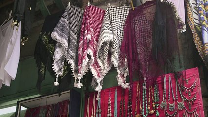 From Hebron, Palestinian scarf resists... Chinese competition