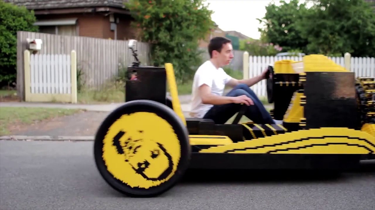 Voiture LEGO taille réelle et qui roule!