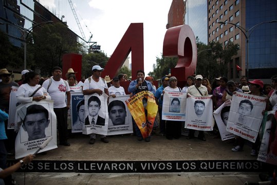 Mexique : manifestation des familles des étudiants disparus
