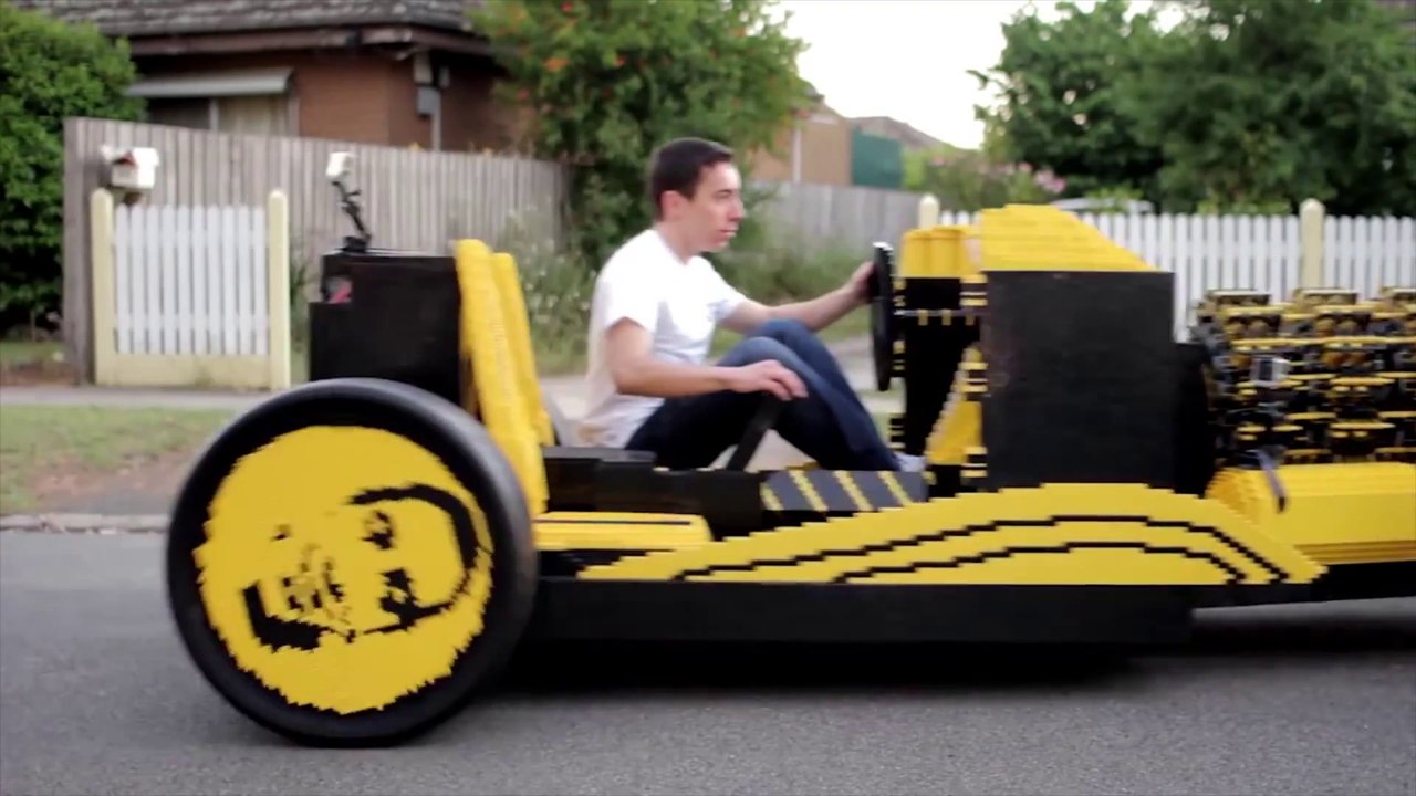 A 20 ans, il construit une voiture en Lego fonctionnelle et totalement écologique