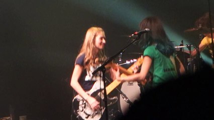 SCANDAL - EVERYBODY SAY YEAH ! - LIVE IN PARIS