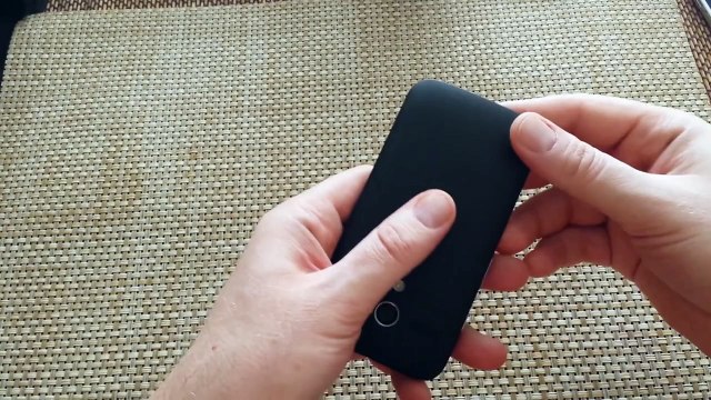 Motorola Moto G android phone remove and install backplate battery back cover