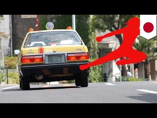 タクシー２台のドアを蹴った警官