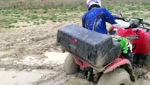 Quad Grizzly 300 Yamaha, boue et eau !!