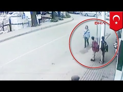 Bohater z Turcji ratuje trójkę ludzi podczas groźnego wypadku