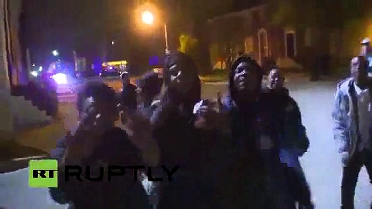 Video shows RT reporter robbed during Baltimore protests russia