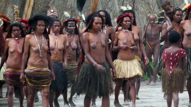 Dani women dancing in Baliem Valley - Papua province, island of New Guinea