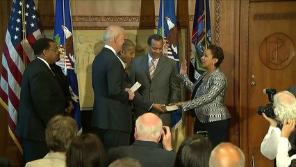 Toma posse primeira secretária de Justiça negra dos EUA