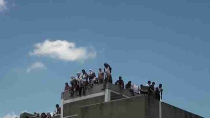 Acaba el motín de presos en Carcas con la liberación de los policías retenidos