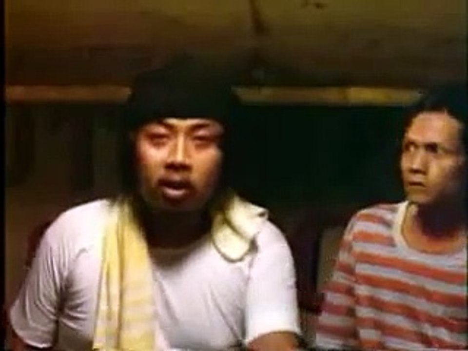 Sundel Bolong Makan Sate