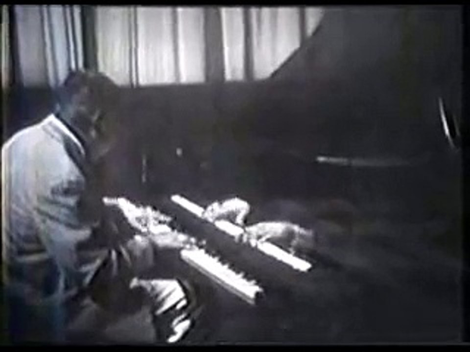 Art Tatum -- Yesterdays