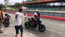KTM 1290 Super Duke R - Wheelie Fail