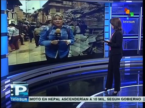 Nepalíes buscan entre los escombros a sobrevivientes del terremoto