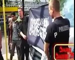 ‫ویڈیو...جرمنی پولیس اہلکاروں نے مسلمانوں سے اظہار یکجہتی کے لیے‬