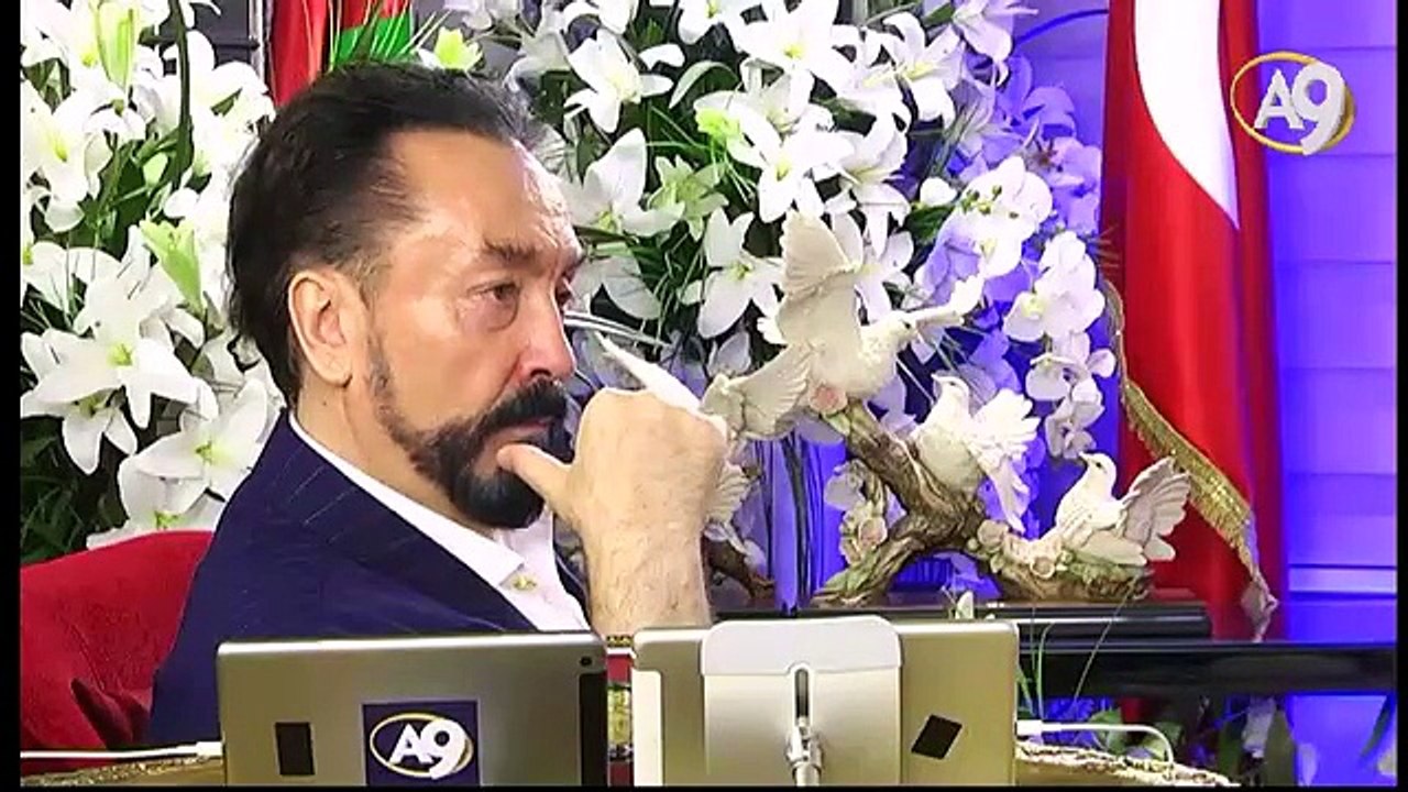 İslam ülkelerinde tarih, felsefe ve birçok derste evrim dersi ile haşa Allah’ın olmadığı anlatılıyor. Eğitim sistemi değiştirilmeli.