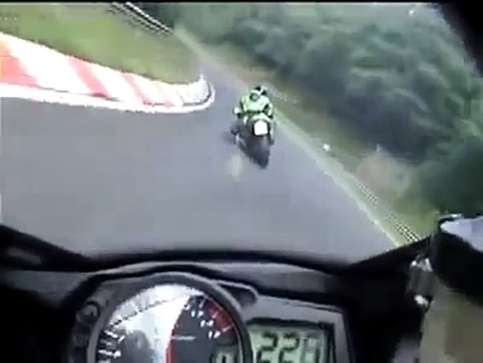 ZX10R  vs 1000 Gsxr at Nürburgring