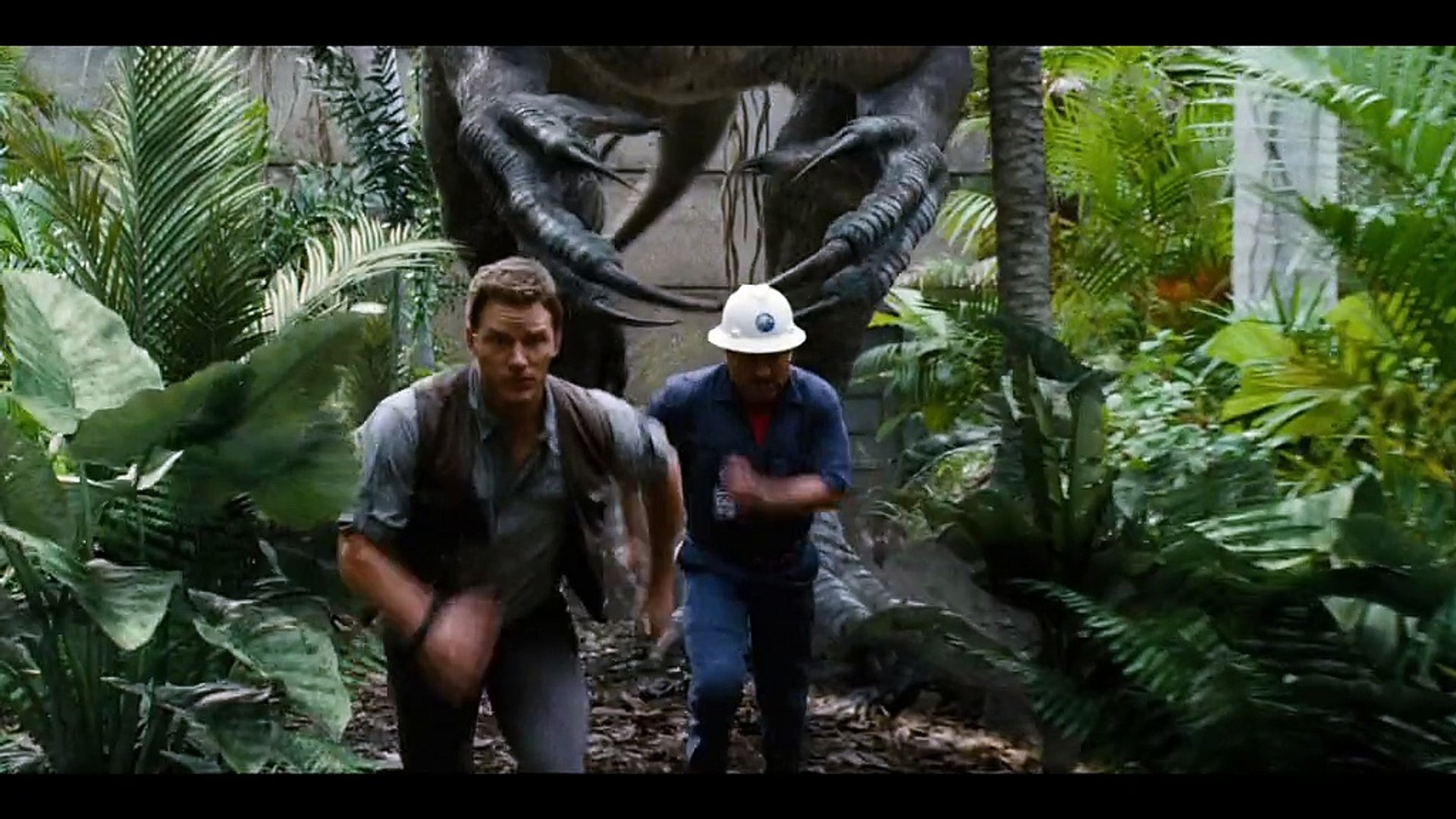 Jurassic World Clip Owen Escapes The Indominus Rex Paddock