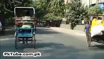 Amazing Video of Girls Fight with Boy