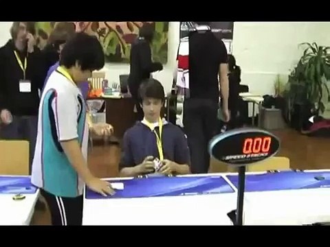 Rubik's cube world record: 5.66 seconds Feliks Zemdegs(Slow Motion)