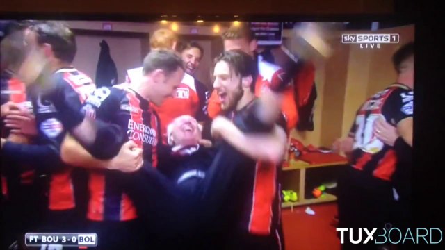 Jeff Mostyn devient fou après la montée en Premier League de son club