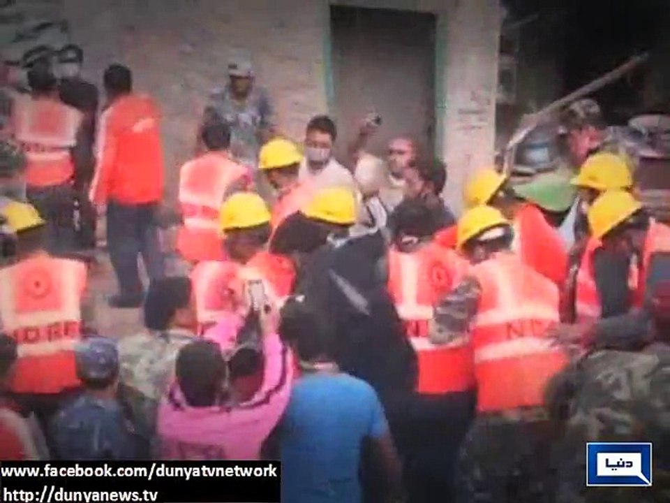 Dunya News - Nepal quake: Man rescued alive after  62 hours, woman after 50