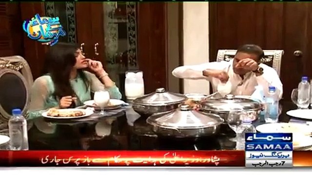 Lassi Mein Naan Dabo Dabo Kar Khana Mujhe Bohat Pasand Hai - Abid Sher Ali Telling His Favourite Dish