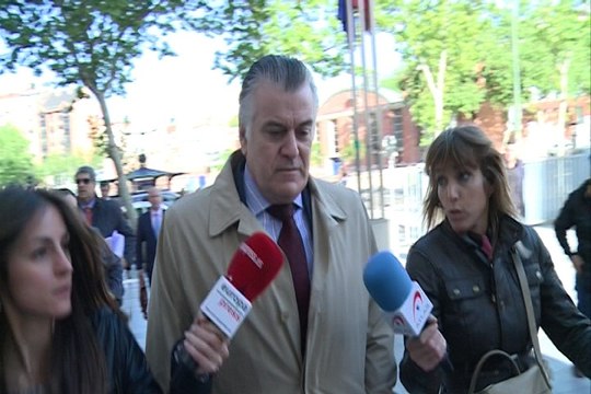 Bárcenas ratifica ante el juez denuncia contra Puentes