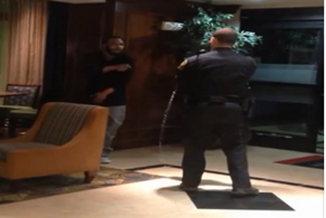 Un policier met une dizaine de décharges de Taser à un suspect (Etats-Unis)