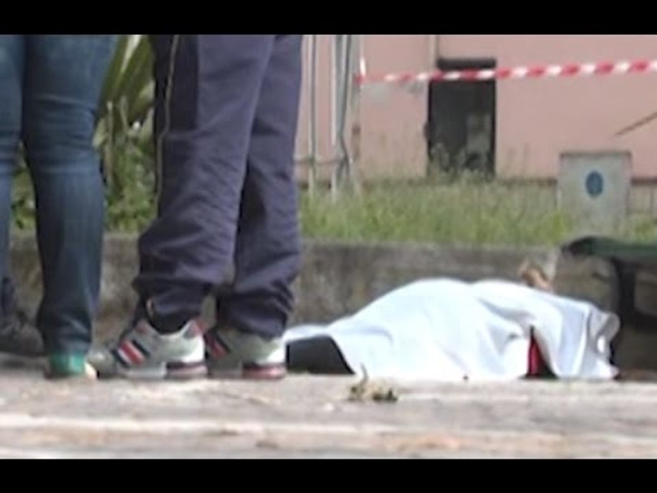 Scafati (SA) - Agguato in piazza, ucciso 46enne (26.04.15)