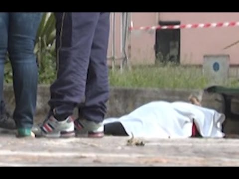 Scafati (SA) - Agguato in piazza, ucciso 46enne (26.04.15)
