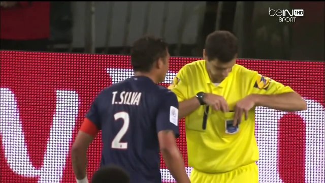 Alexandre Castro met un carton rouge à Thiago Silva @ PSG - Valenciennes