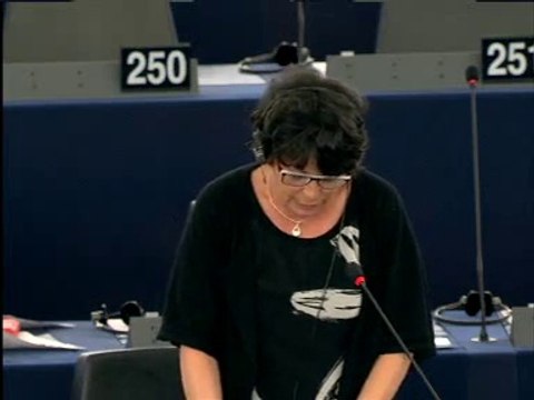 Michèle Rivasi sur la disparition des sacs plastiques: la Commission aurait pu aller beaucoup plus loin.