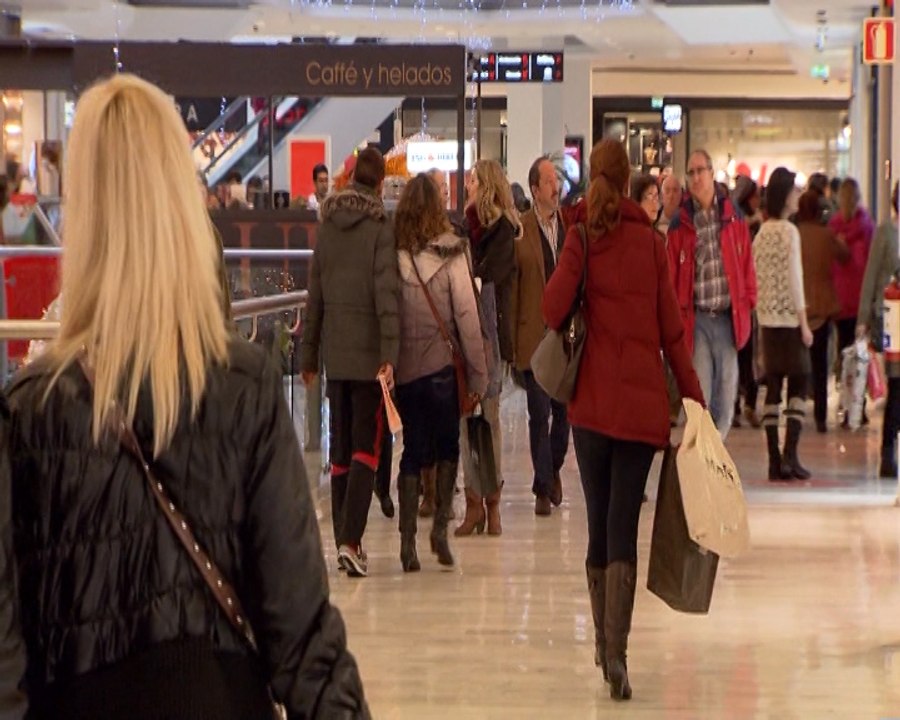 La intención de consumo de los españoles supera a la de ahorro por primera vez desde 2009