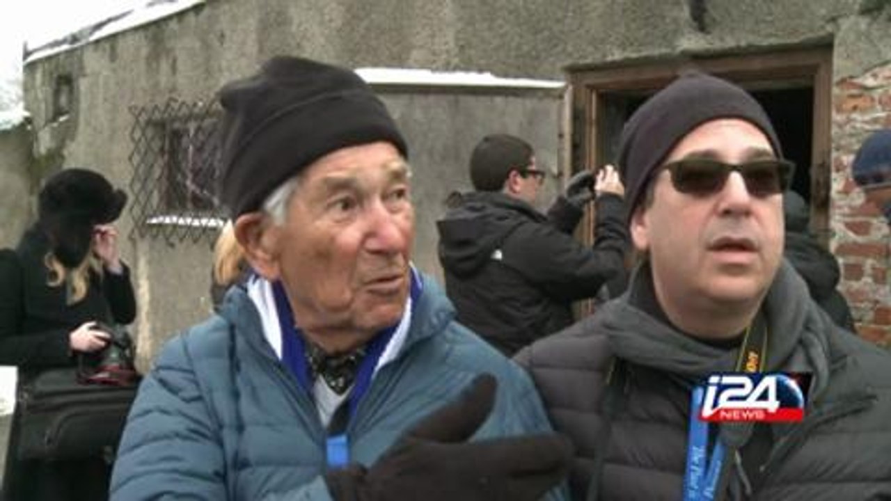Des survivants de la Shoah a Auschwitz