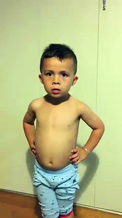 Le Haka de se petit bonhomme est trop Choux