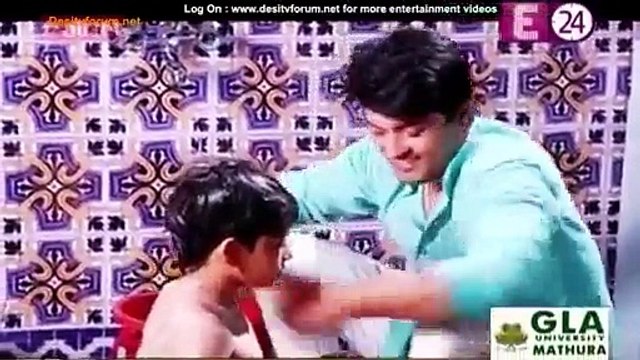 Diya Aur Baati Hum - 28 April 2015 - Suraj Ne Ved Ko Nehlaaya Thanday Pani Say