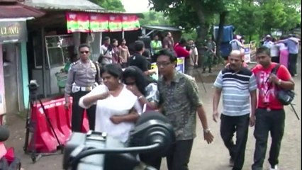 Parentes se despedem de condenados à morte na Indonésia