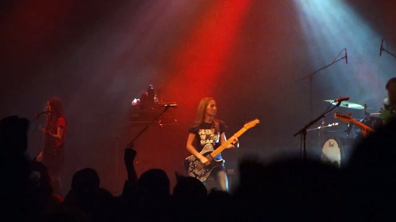 SCANDAL (スキャンダル) - 「少女S」/ Syoujo S ♪ LIVE IN PARIS (FRANCE) @ BATACLAN by Nowayfarer ® 2015.04.25