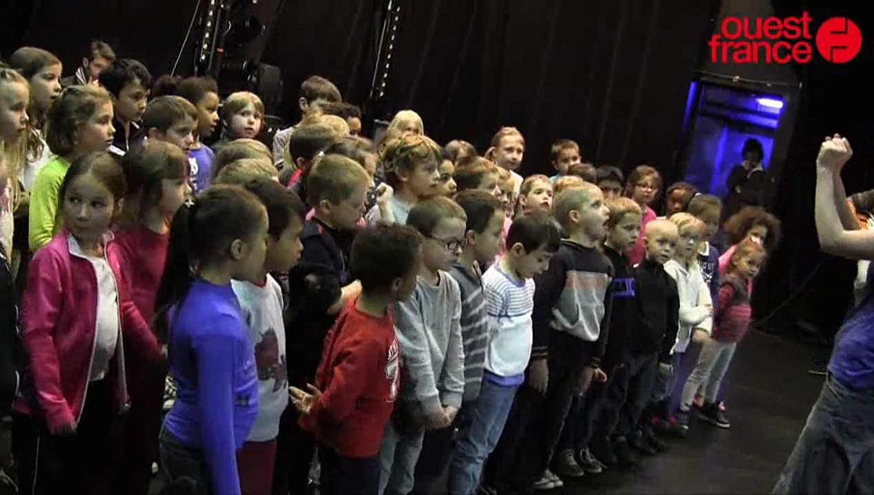 Olifan et écoliers  en répétition au Normandy à Saint-Lô
