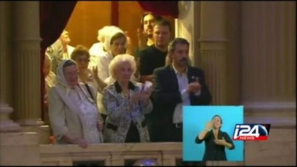 President Kirchner defends herself against critics