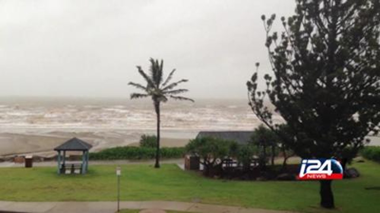Australia hit by cyclone