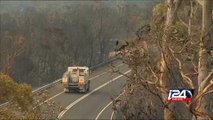 Bushfires in Australia 'destroy dozens of homes'