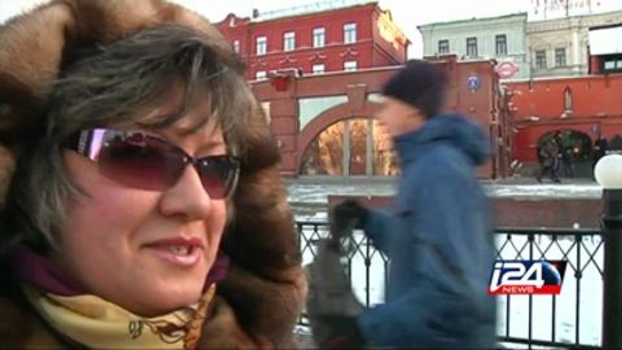 Russian police arrest Kremlin critic at protest