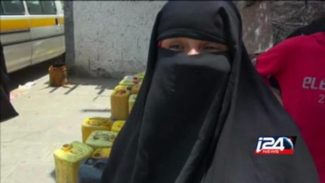 سكان عدن يعانون من نقص في المياه والطاقة والمواد الغذائية بسبب القتال