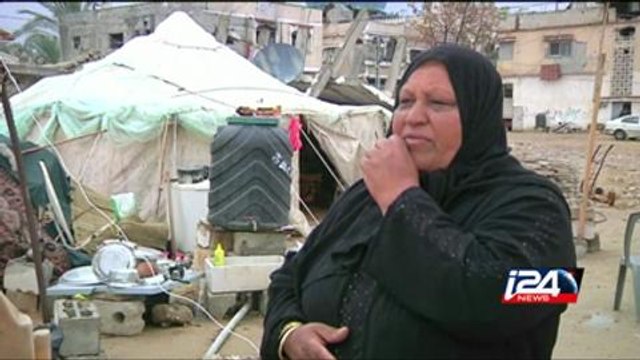 بيوت مؤقتة من الخشب في ظل تعثر إعادة الإعمار