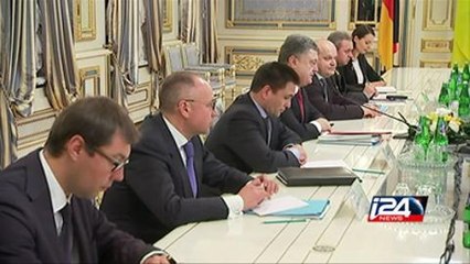 أولاند وميركل يتوجهان إلى موسكو لاقناعها بخطة السلام