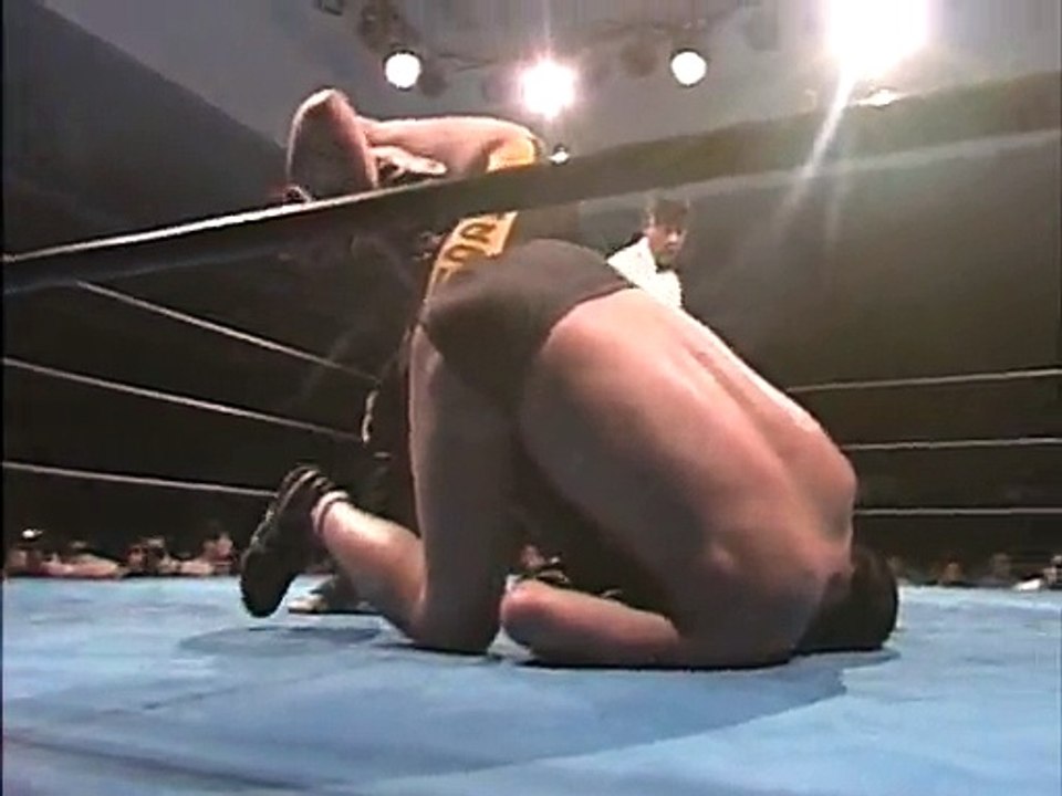 Newborn UWF (4/15/90) - Kazuo Yamazaki vs. Yoshiaki Fujiwara